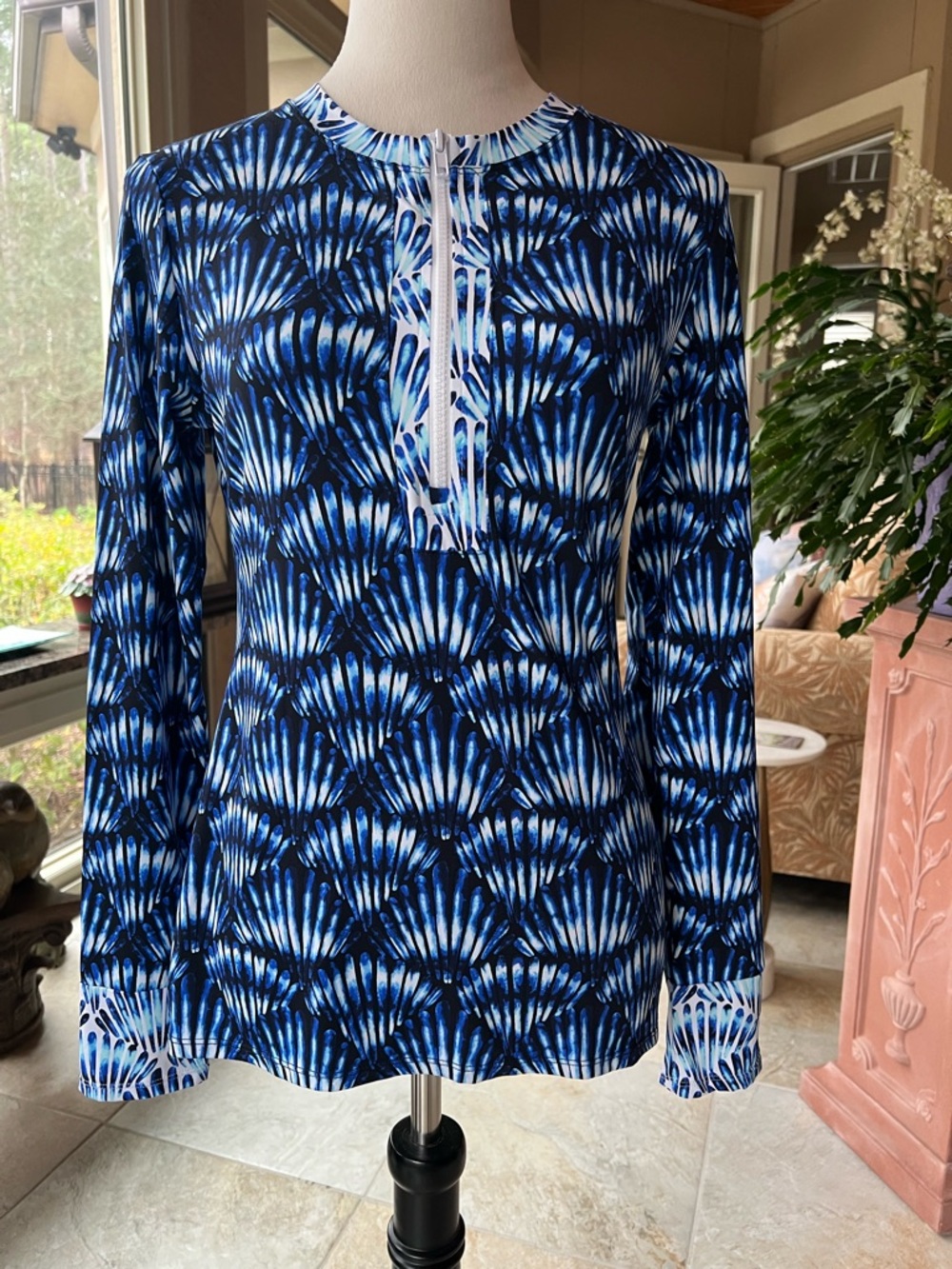 Tommy Bahama rash guard, size M.